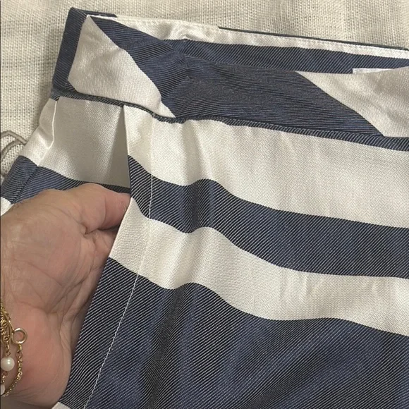 (R) TRINA TURK Navy and White Striped Pants, size  6 - Picture 11 of 14